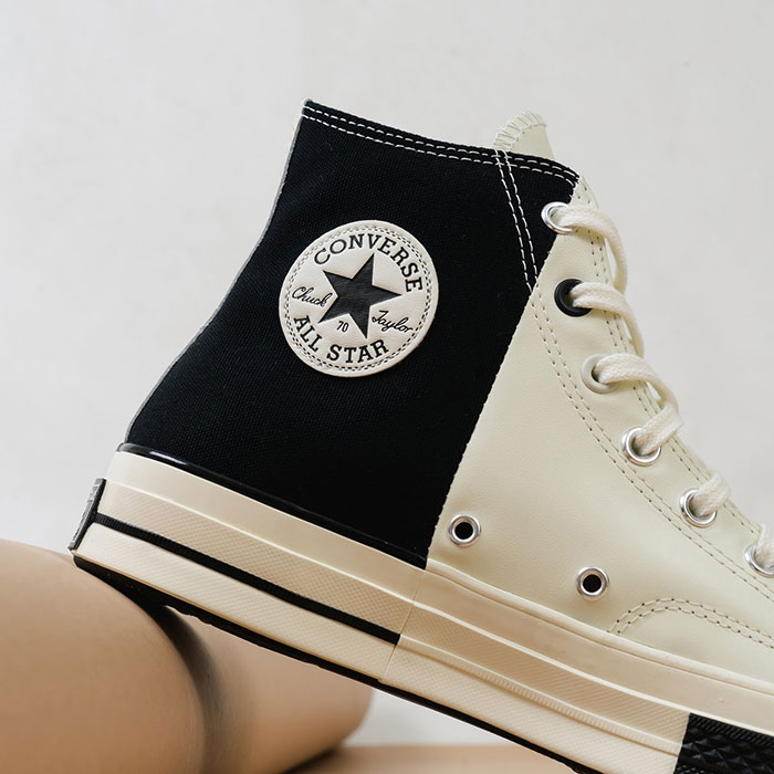 Giày Converse 2 màu trắng đen khuấy động làng thời trang đương đại