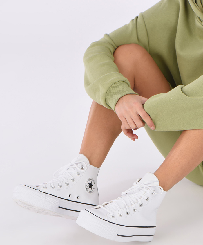 Giày Converse nữ lan tỏa năng lượng sành điệu cùng những bước đi êm ái