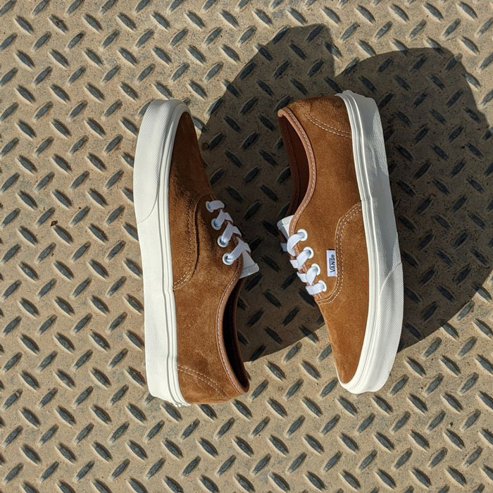 Giày Vans Authentic Pig Suede ghi điểm nhờ nội thất đa năng