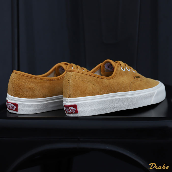 Giày Vans Authentic Pig Suede ghi điểm nhờ nội thất đa năng