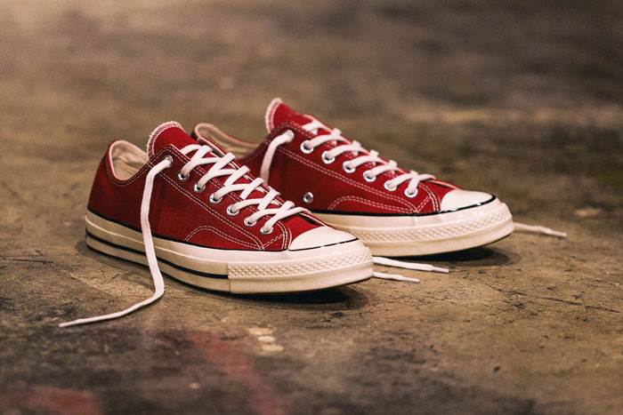 Hướng dẫn vệ sinh giày Converse có mùi hôi cực hiệu quả