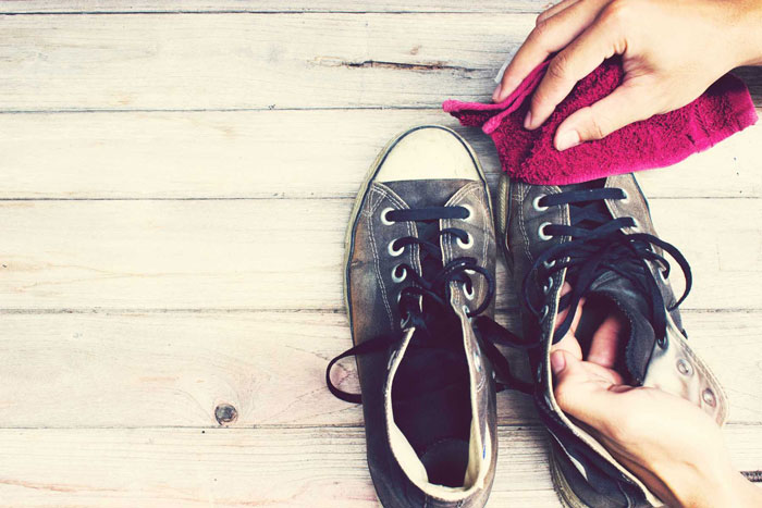 Làm sạch giày Converse da - Tổng hợp kiến thức chăm sóc giày chuẩn nhất