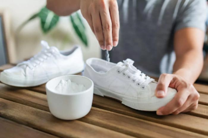 Mũi giày Converse bị ố vàng - Nguyên nhân và cách khắc phục