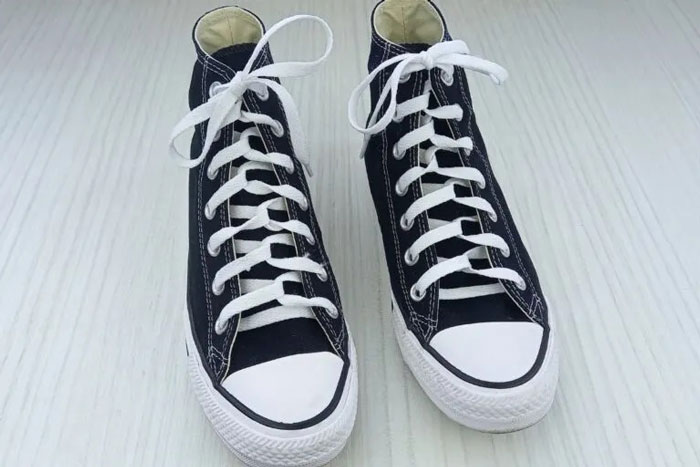 Bí quyết làm mới đôi giày từ những kiểu thắt dây giày Converse đẹp