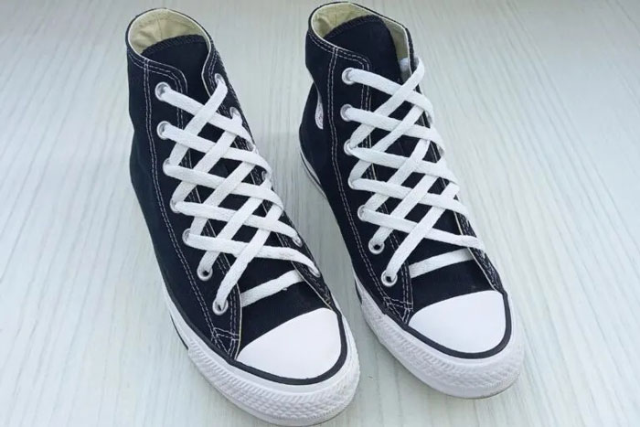 Bí quyết làm mới đôi giày từ những kiểu thắt dây giày Converse đẹp