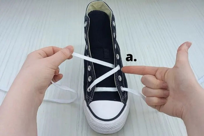 Bí quyết làm mới đôi giày từ những kiểu thắt dây giày Converse đẹp