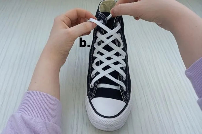 Bí quyết làm mới đôi giày từ những kiểu thắt dây giày Converse đẹp