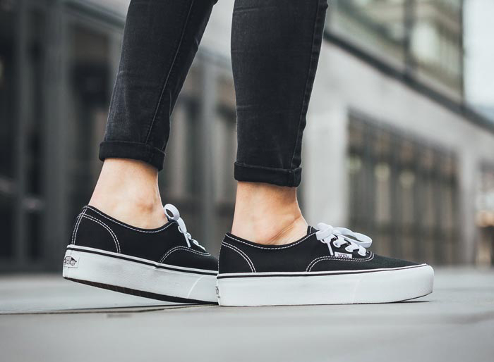 Review giày Vans Authentic qua những thiết kế cực ấn tượng hiện nay 