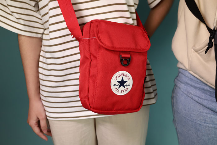 Nhỏ gọn và linh hoạt - Túi Converse Cross Body phù hợp với mọi hành trình 