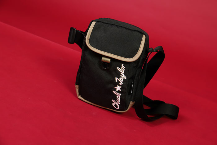 Nhỏ gọn và linh hoạt - Túi Converse Cross Body phù hợp với mọi hành trình 