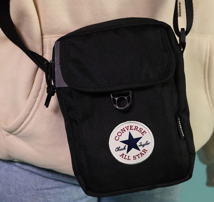 Nhỏ gọn và linh hoạt - Túi Converse Cross Body phù hợp với mọi hành trình 