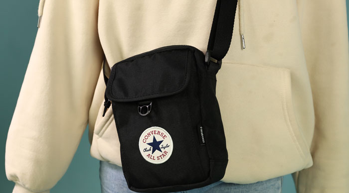 Nhỏ gọn và linh hoạt - Túi Converse Cross Body phù hợp với mọi hành trình 