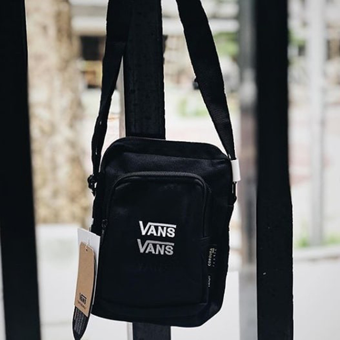 Cập nhật nhanh những chiếc túi Vans Cross Body đang hot tại thị trường Việt Nam