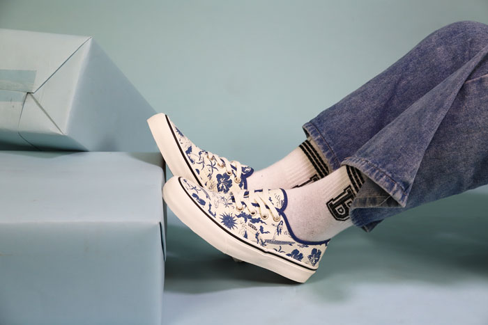 Tận hưởng các mẫu giày Vans đẹp với điểm nhấn từ họa tiết Graphic 