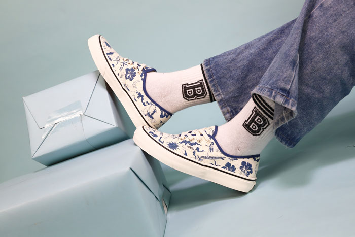 Tận hưởng các mẫu giày Vans đẹp với điểm nhấn từ họa tiết Graphic 