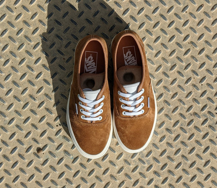 Trên tay mẫu giày Vans Authentic Pig Suede với tính năng vượt trội