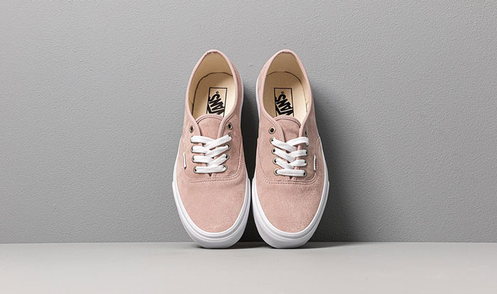 Trên tay mẫu giày Vans Authentic Pig Suede với tính năng vượt trội