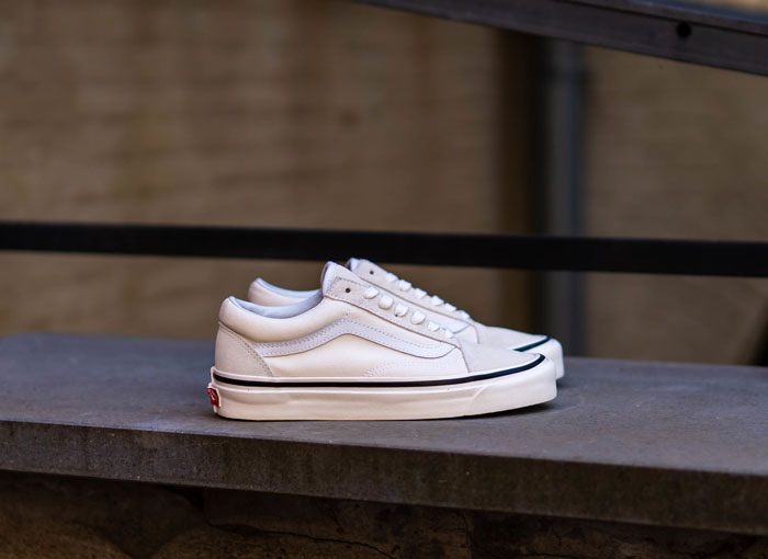 Vans Old Skool trắng chào hè với ngoại hình thú vị, năng động với mọi outfit