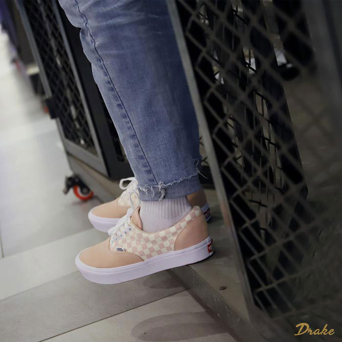Chinh phục mọi bản phối thông qua phiên bản Vans caro hồng