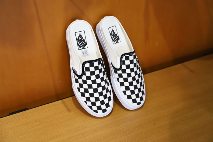 Nghệ thuật sáng tạo của giày Vans Caro khiến các tín đồ không thể rời mắt