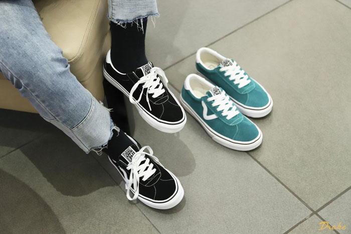 Giày Vans da lộn với màu sắc và chất liệu đương đại