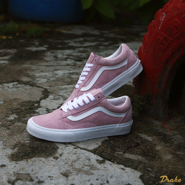 Giày Vans da lộn với màu sắc và chất liệu đương đại