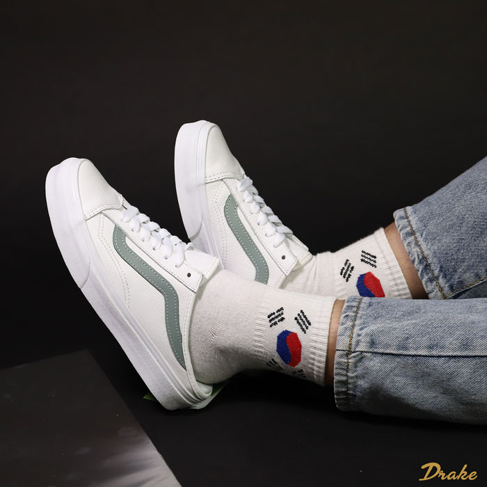 Sở hữu một đôi Vans trắng món “bảo bối” phù hợp với mọi trang phục 