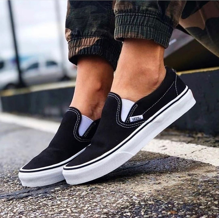 Điểm lại một số thông tin về giày Vans Classic Black And White