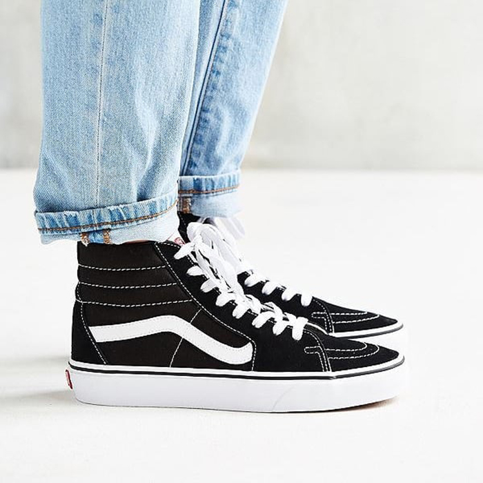 Điểm lại một số thông tin về giày Vans Classic Black And White