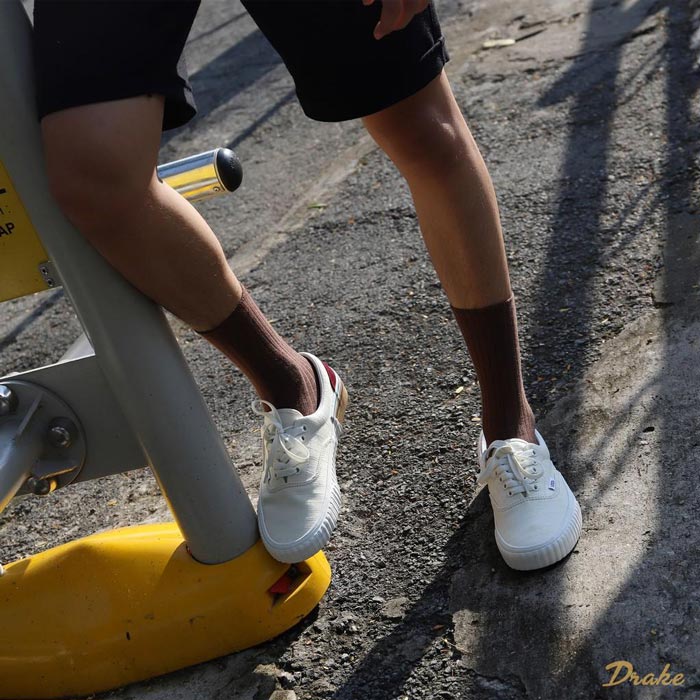 Nét tinh tế đằng sau những đôi Vans Era trắng
