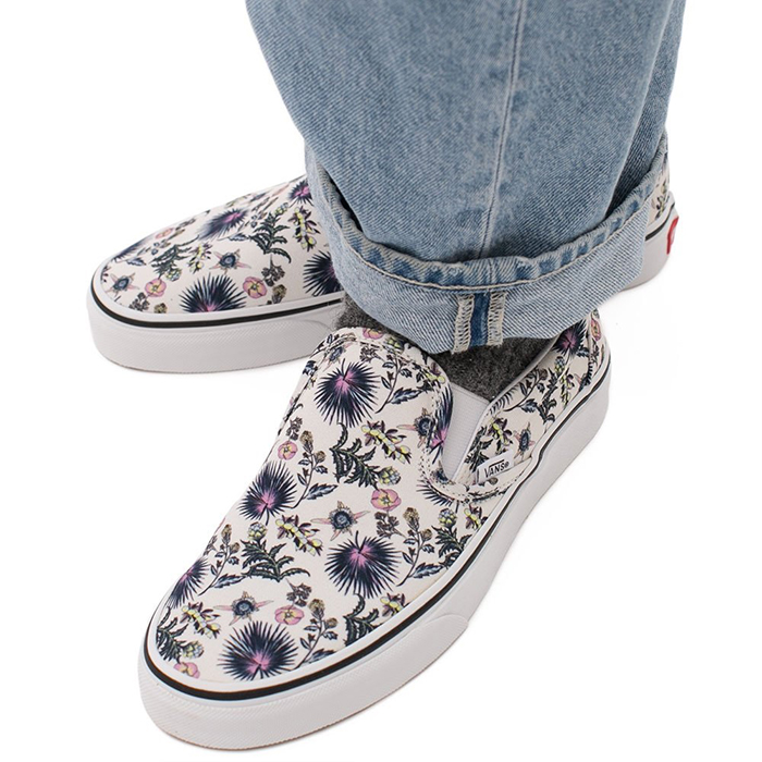 Tận hưởng thiên đường hoa trải đều trên phiên bản Vans Paradise Floral