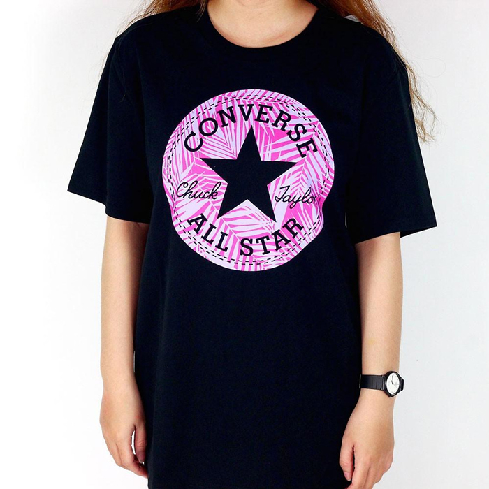 Hé lộ những mẫu áo Converse đen đang đổ bộ vào làng thời trang