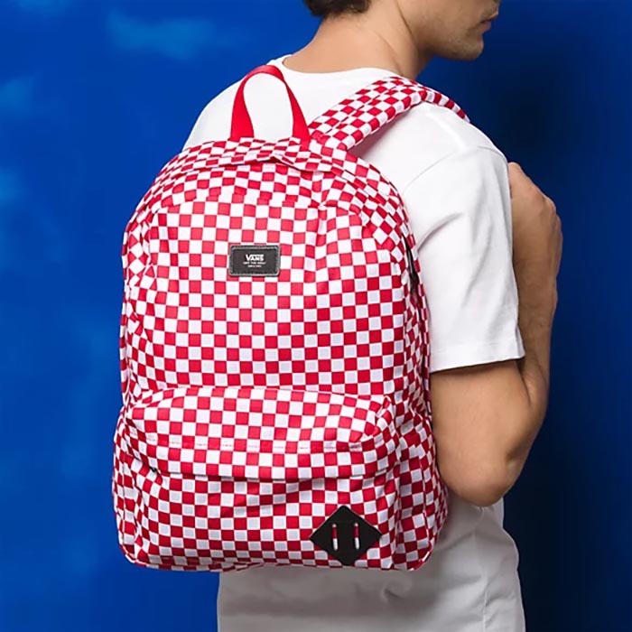 Không chỉ là vẻ thời trang, balo Vans Checkerboard còn chứa đựng nhiều hơn thế
