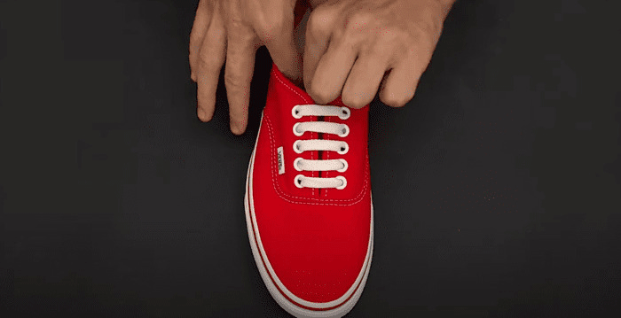 Bỏ túi 4 cách buộc dây giày Vans Authentic đình đám