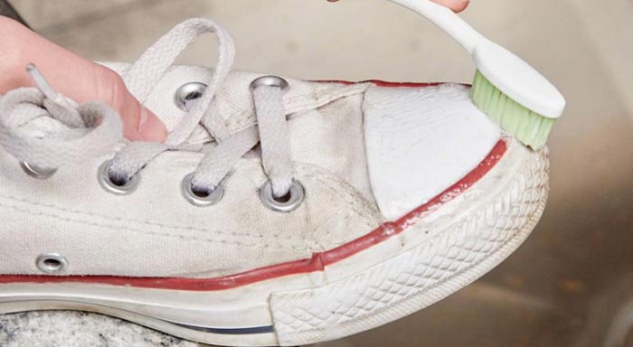 Bỏ túi ngay các cách giặt giày Converse trắng đơn giản tại nhà