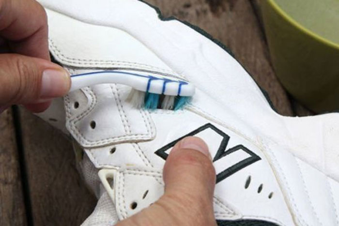 Cách giặt giày New Balance da lộn cực đơn giản ngay tại nhà 