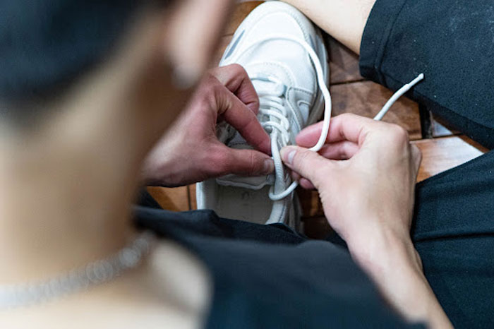 Cách giặt giày New Balance da lộn cực đơn giản ngay tại nhà 