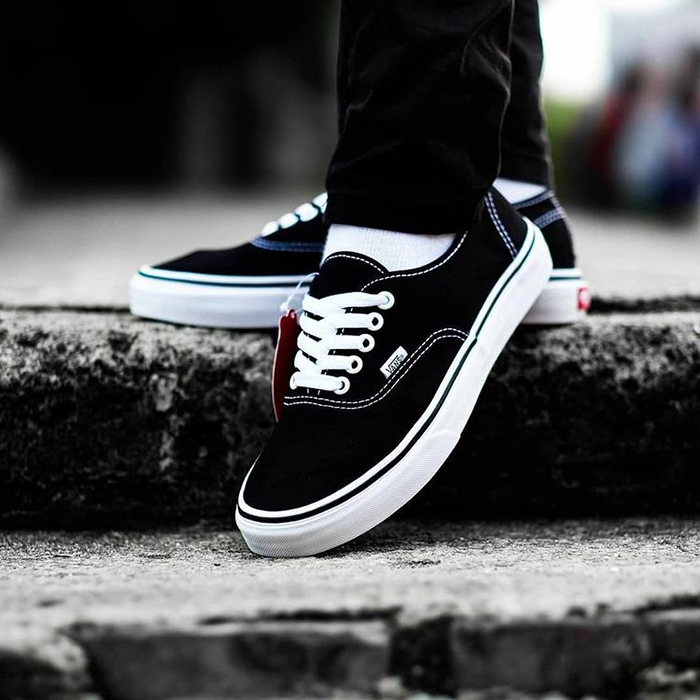 Loại bỏ sự nhàm chán qua cách xỏ dây giày Vans Authentic 