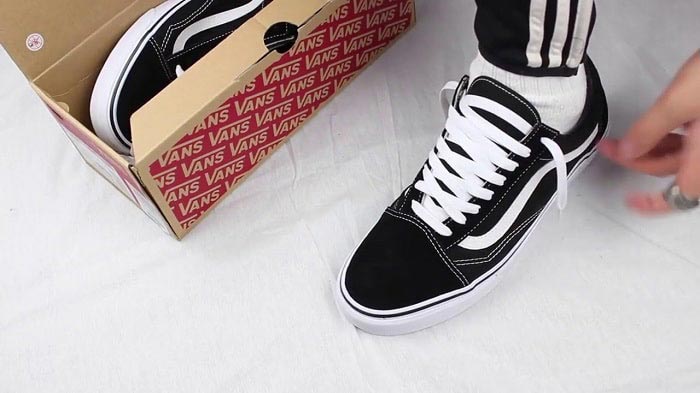 Bỏ túi cách thắt dây giày Vans Classic đơn giản, dễ thực hiện