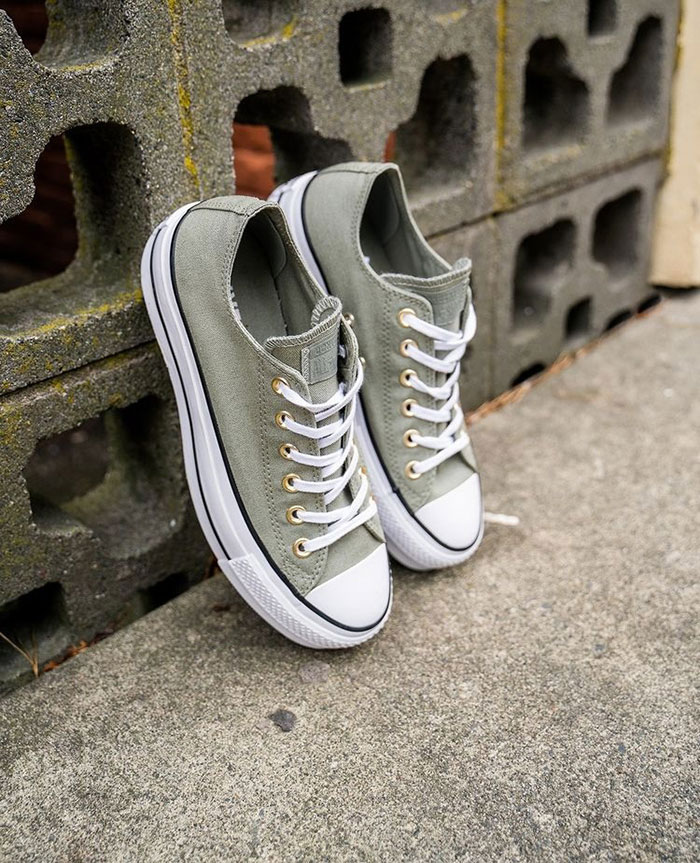 Bỏ túi cách buộc giày Converse cổ thấp nhanh gọn, ấn tượng