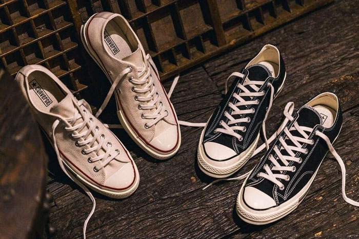 Bỏ túi cách buộc giày Converse cổ thấp nhanh gọn, ấn tượng