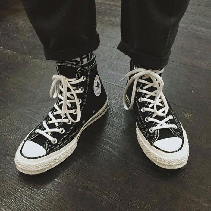 Đâu là quyết định đúng đắn khi cân nhắc chọn giày Converse cổ cao hay thấp