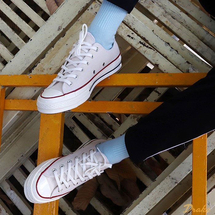 Đâu là quyết định đúng đắn khi cân nhắc chọn giày Converse cổ cao hay thấp