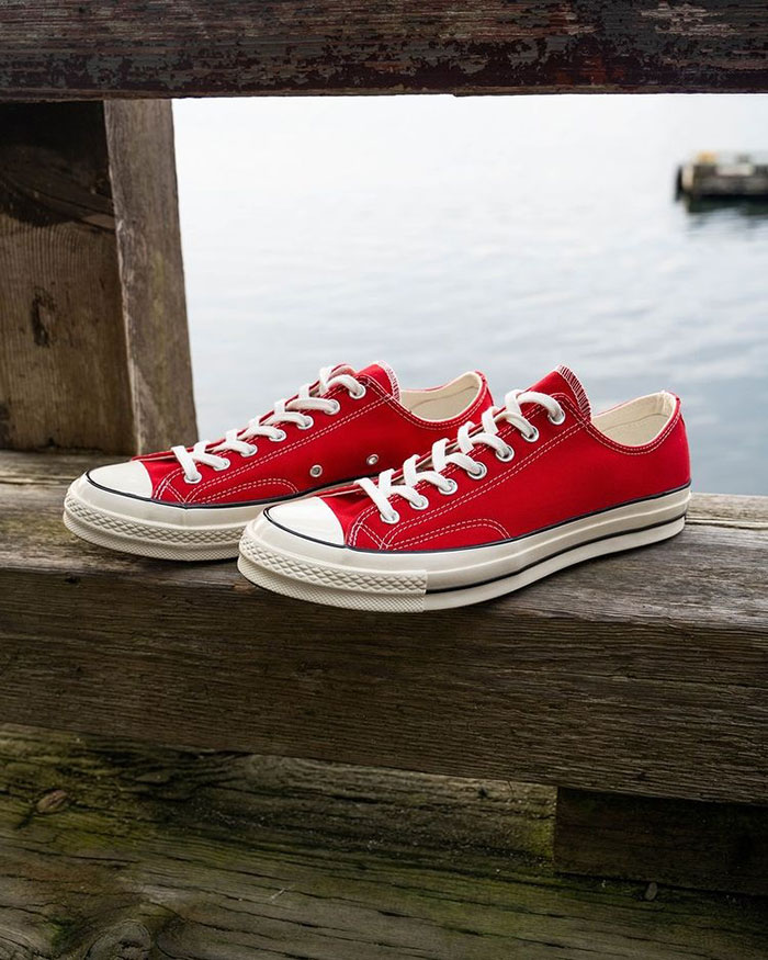 Đâu là quyết định đúng đắn khi cân nhắc chọn giày Converse cổ cao hay thấp