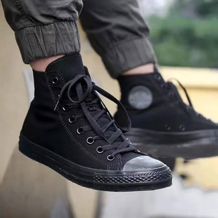 Converse đen full - Đôi giày “gây sốt” trong cộng đồng sneaker