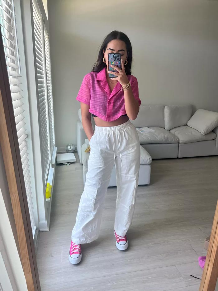 Làm mới outfit thường ngày với giày Converse hồng