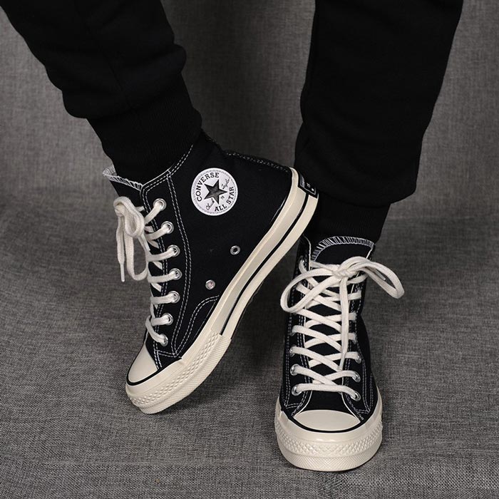 Giày Converse đen - Phá vỡ mọi nguyên tắc mix-match