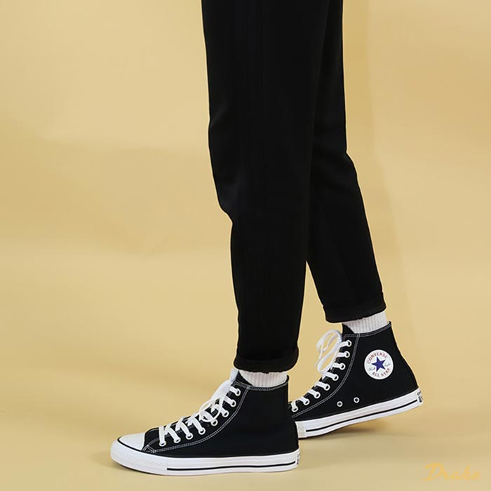 Giày Converse đen - Phá vỡ mọi nguyên tắc mix-match