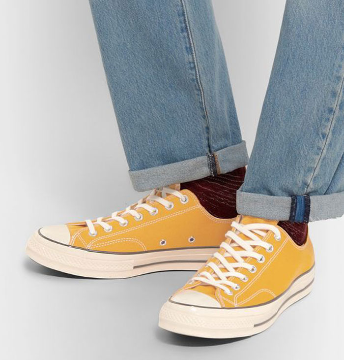 Check ngay những kiểu phối độc lạ cùng giày Converse 1970 vàng trendy