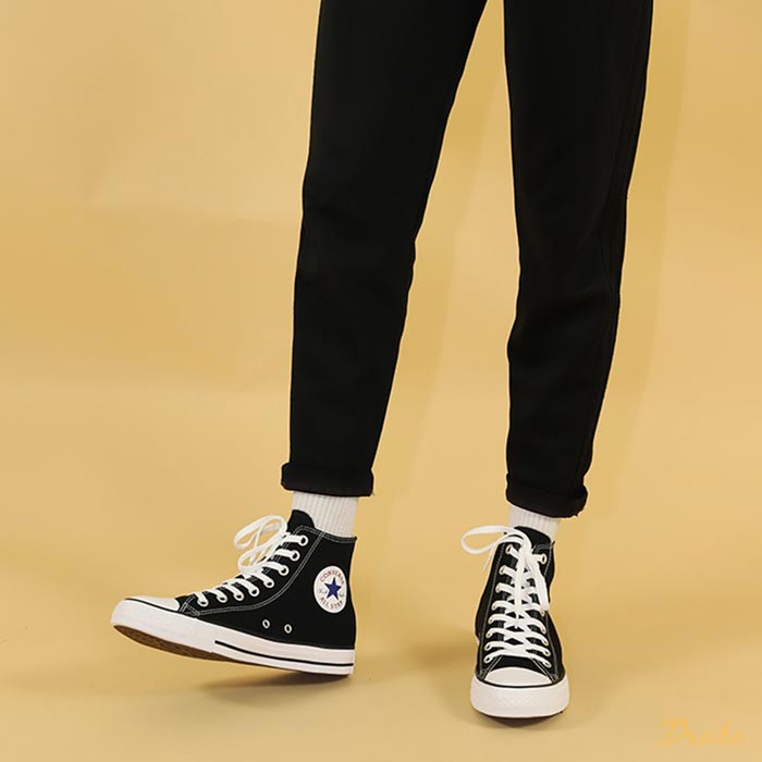 Converse cổ cao đen - Item giúp bạn chinh phục mọi phong cách